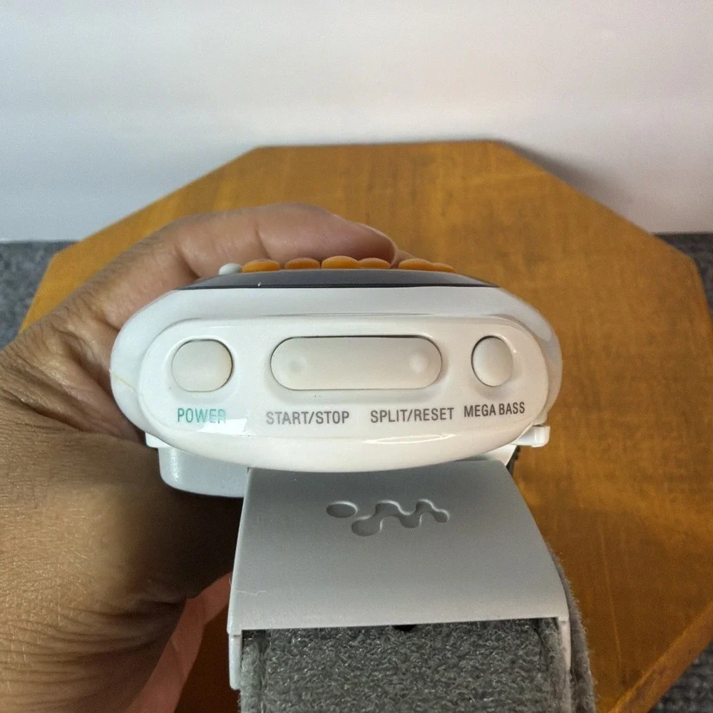 Sony S2 Walkman SRF-M80V‎ AM/FM/Weather/Armband W/ Headphones working